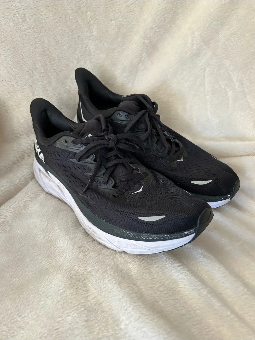 Hoka Clifton 8 black white running shoes sneakers men's 10.5 B narrow